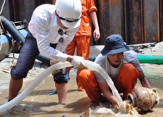 Cổ vật được phát hiện tại vùng biển Bình Châu, huyện Bình Sơn (Quảng Ngãi) trong năm 2013. Cổ vật được phát hiện tại vùng biển Bình Châu, huyện Bình Sơn (Quảng Ngãi) trong năm 2013.