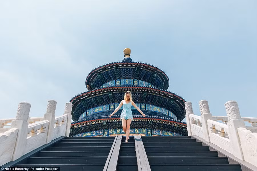 Theo Daily Mail, khó khăn lớn nhất khi đi du lịch là lựa chọn mang theo những gì. Tuy nhiên, sau 5 năm, Nicola đã biết cách mang sắp hành lý sao cho gọn nhẹ và tiện nghi nhất.