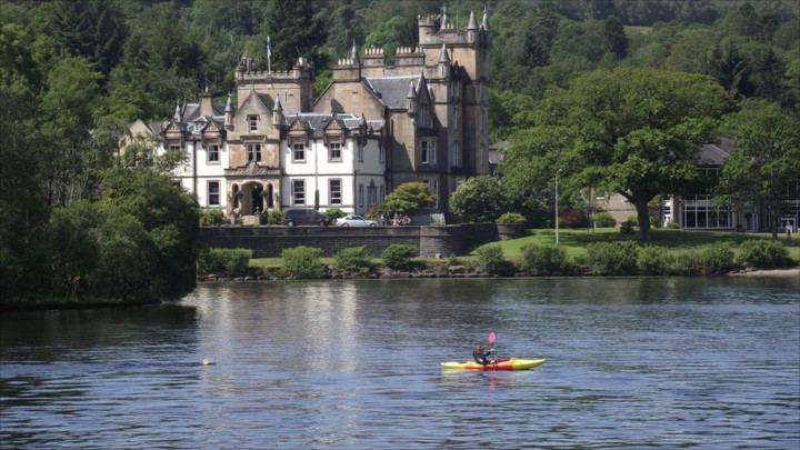 Hồ Lomond, Scotland. Hồ này giống như một cái gì đó trong cuốn Harry Potter, nhìn nó có thể cảm thấy sự kỳ diệu.