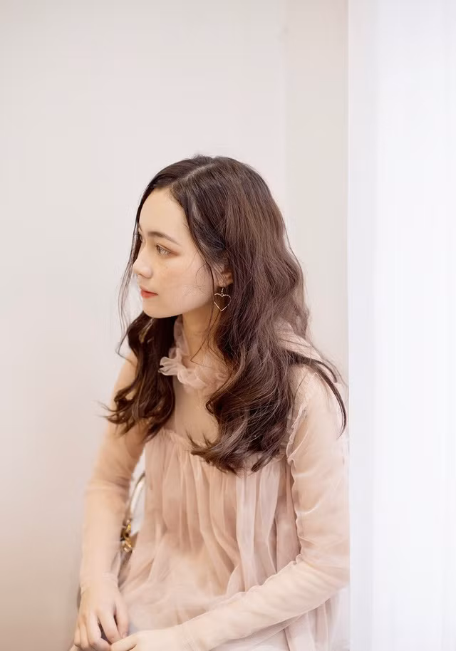 Dành nhiều thời gian cho việc học tập nhưng duyên đến thì khó chối từ, Linh quyết định trải nghiệm tự kiếm tiền từ việc làm mẫu thời trang. Dành nhiều thời gian cho việc học tập nhưng duyên đến thì khó chối từ, Linh quyết định trải nghiệm tự kiếm tiền từ việc làm mẫu thời trang.