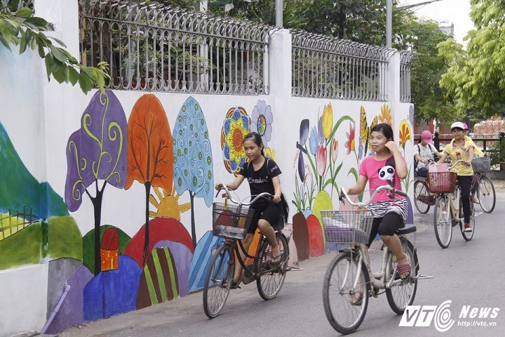  Những con ngõ tối tăm, những bức tường ẩm mốc nay đã sáng bừng, sạch sẽ.