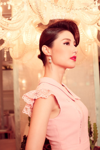 Trong những bức hình mới nhất, Diễm My mang đến hình ảnh quyến rũ “sang chảnh” đầy ấn tượng từ hình thể đến thần thái. 4