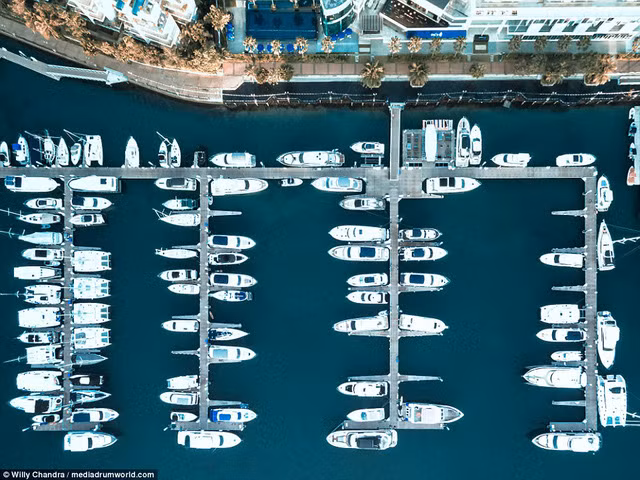  Những chiếc du thuyền tư nhân neo đậu tại một trong những bến tàu nổi tiếng tại Singapore