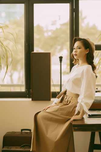  Giang Hồng Ngọc tạo nên một nét cá tính riêng nhờ sự hỗ trợ của chuyên gia trang điểm và trang phục.