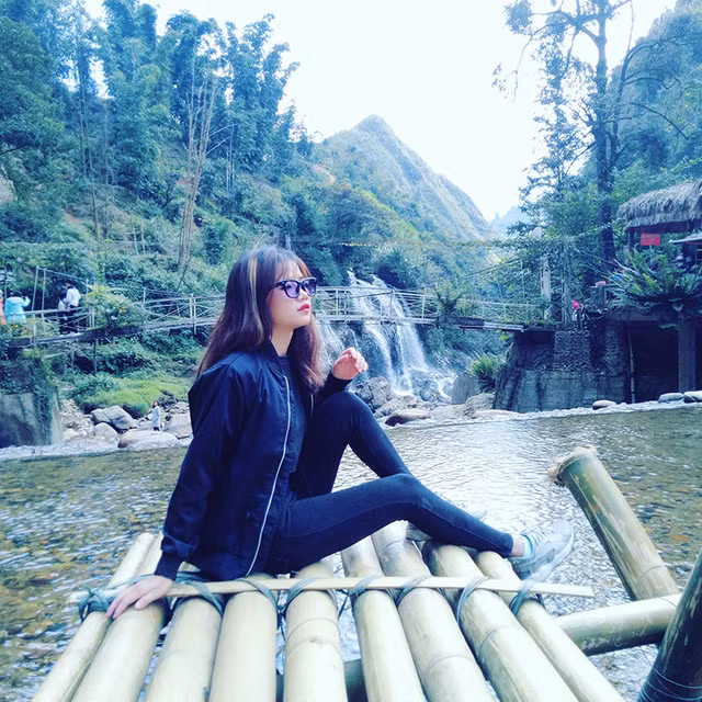 Cô gái tuổi 20 rất thích đi du lịch một mình.