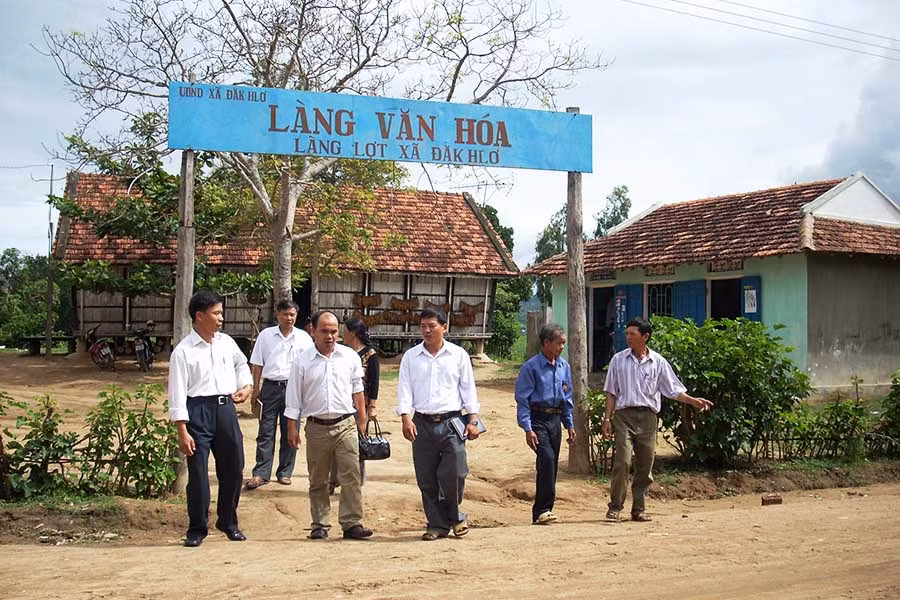  Khảo sát về xây dựng nông thôn mới tại xã Đak HLơ huyện Kbang. Ảnh: T.N