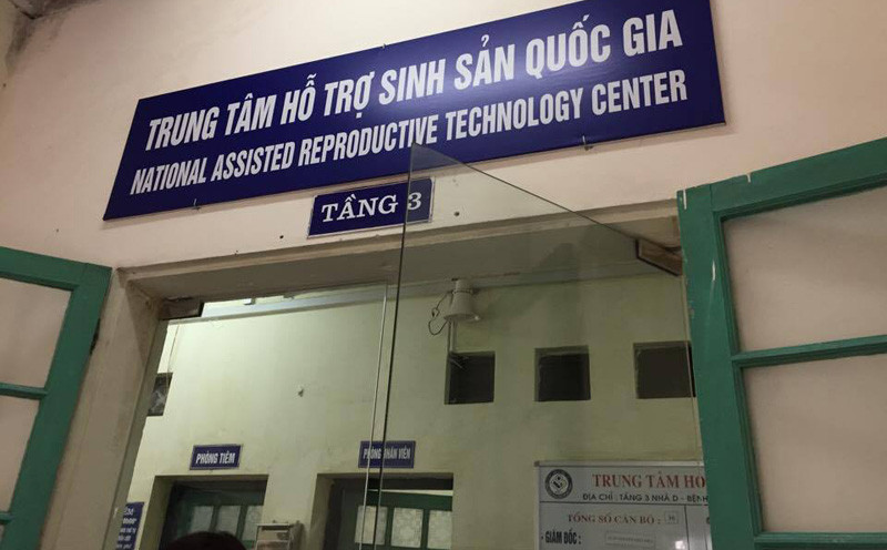 Trung bình mỗi ngày có khoảng 100 cặp vợ chồng tới trung tâm tìm kiếm các biện pháp điều trị vô sinh, hiếm muộn.