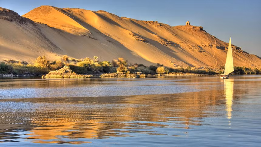 Trên thực tế, sa mạc này có tới 207.200 km2 ốc đảo (khoảng 2% diện tích). Một phần khác trở nên màu mỡ nhờ những cơn lũ từ sông Nile. Ảnh: Reference.