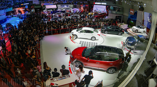 Dàn xe "cao cấp" của Nissan thu hút đông đảo khách thưởng lãm Vietnam Motor Show 2017. Dàn xe