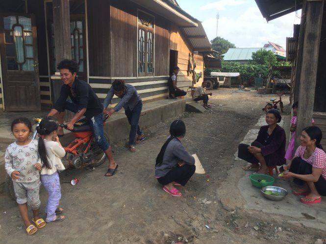 Giang san đại gia đình của bà Nai Bồ cùng các con và cháu ở làng Tà In, xã Tà Hine, huyện Đức Trọng. Giang san đại gia đình của bà Nai Bồ cùng các con và cháu ở làng Tà In, xã Tà Hine, huyện Đức Trọng.