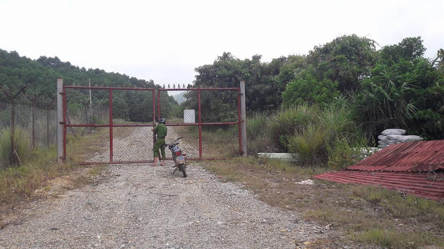 Vàng nguyên khai thì bị Cty vàng Bồng Miêu (Tập đoàn Besra - Australia) lấy đi hàng tấn, nhưng chính quyền và nhân dân phải gánh hậu quả. Công an phải 