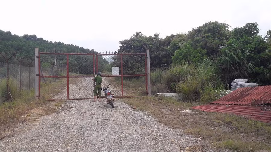 Vàng nguyên khai thì bị Cty vàng Bồng Miêu (Tập đoàn Besra - Australia) lấy đi hàng tấn, nhưng chính quyền và nhân dân phải gánh hậu quả. Công an phải 