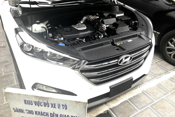 Về Hyundai Tucson, đây là chiếc xe thuộc thế hệ thứ 3 của dòng xe, được giới thiệu tại thị trường quốc tế vào đầu năm 2015 và ở Việt Nam vào tháng 8-2015. Về Hyundai Tucson, đây là chiếc xe thuộc thế hệ thứ 3 của dòng xe, được giới thiệu tại thị trường quốc tế vào đầu năm 2015 và ở Việt Nam vào tháng 8-2015.