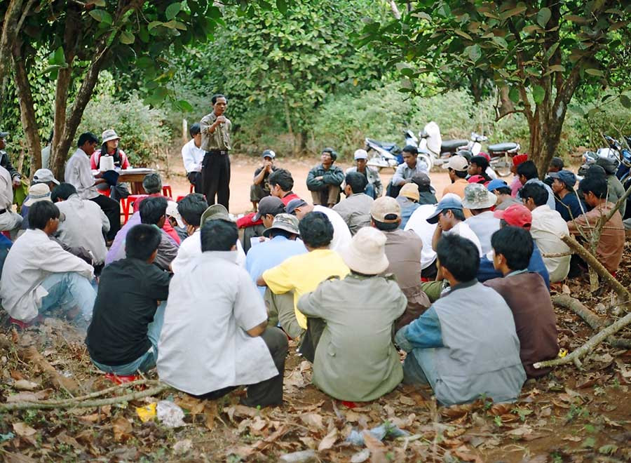 Tuyên truyền vận động đồng bào dân tộc thiểu số tại huyện Đak Đoa tích cực tham gia cùng chính quyền địa phương quản lý bảo vệ rừng. Ảnh: Lương Thanh  Tuyên truyền vận động đồng bào dân tộc thiểu số tại huyện Đak Đoa tích cực tham gia cùng chính quyền địa phương quản lý bảo vệ rừng. Ảnh: L.T