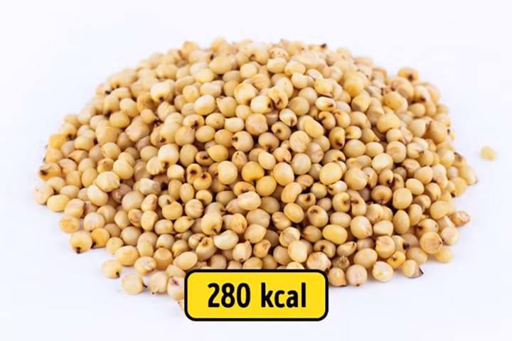 Hạt cao lương: Được sản xuất từ cây cao lương, loại đường này đã được sử dụng ở Trung Quốc từ thời cổ đại và nổi tiếng vì những lợi ích sức khỏe mà nó mang lại. Nó cũng chỉ chứa khoảng một nửa lượng calo như đường trắng thông thường.