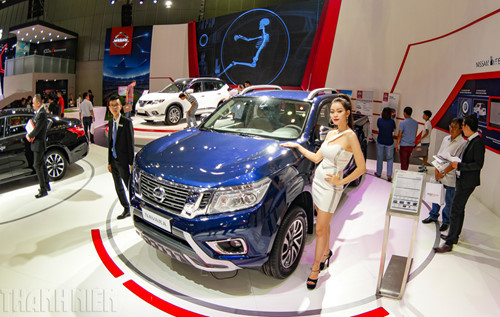 Xe bán tải Nisan Navara tiếp tục góp mặt triển lãm ô tô Việt Nam năm nay với ngoại hình hầm hố. Xe bán tải Nisan Navara tiếp tục góp mặt triển lãm ô tô Việt Nam năm nay với ngoại hình hầm hố.