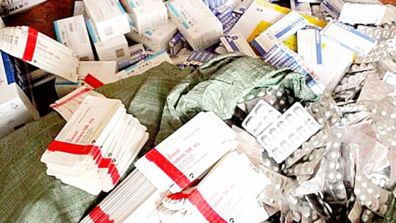 Tang vật một vụ sản xuất thuốc giả bị cơ quan chức năng triệt phá