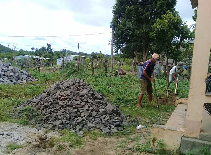 Khởi công xây dựng điểm trường Plei Hlốp. Ảnh: lê Trang Khởi công xây dựng điểm trường Plei Hlốp. Ảnh: lê Trang