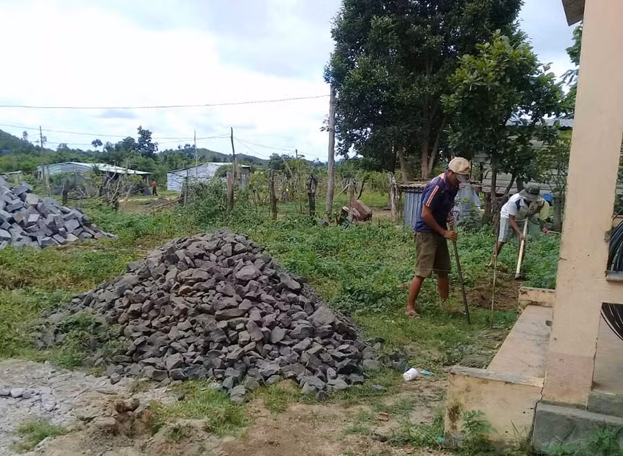  Khởi công xây dựng điểm trường Plei Hlốp. Ảnh: lê Trang