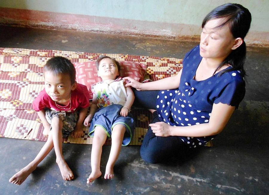 Sự giúp đỡ của xã hội giúp nạn nhân và gia đình nạn nhân chất độc da cam có thêm niềm tin và nghị lực sống. Ảnh: Mai Ka Sự giúp đỡ của xã hội giúp nạn nhân và gia đình nạn nhân chất độc da cam có thêm niềm tin và nghị lực sống. Ảnh: Mai Ka