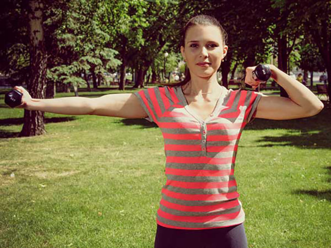 Trong những mùa mà bạn dễ bị dị ứng hơn, hãy hạn chế thời gian ra ngoài, ở trong nhà càng nhiều càng tốt. Trong những mùa mà bạn dễ bị dị ứng hơn, hãy hạn chế thời gian ra ngoài, ở trong nhà càng nhiều càng tốt.