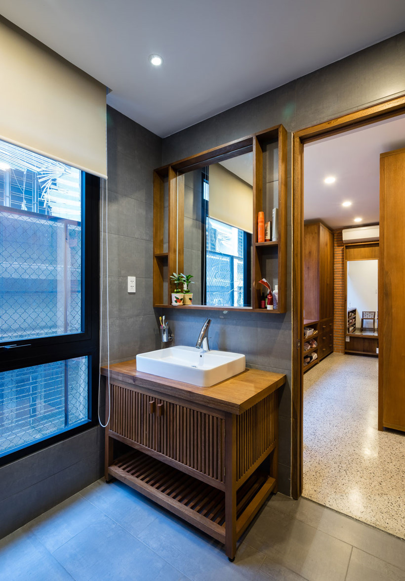 Ngôi nhà tận dụng tốt ánh sáng tự nhiên, gió trời tràn ngập khắp nhà.