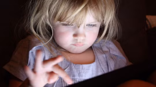 Và làm cho trẻ bị rối loạn giấc ngủ