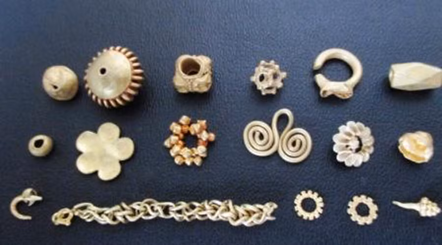  Nhẫn vàng cùng những chi tiết bằng vàng lạ mắt trong bộ sưu tập của linh mục Nguyễn Trường Thăng