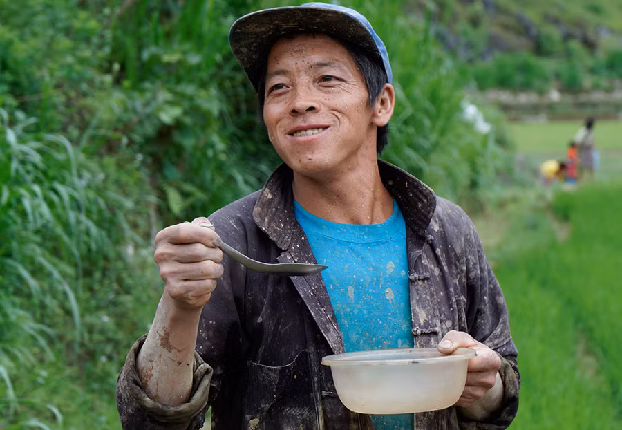 Nước trắng thay canh nhưng vẫn vui vẻ, lạc quan.