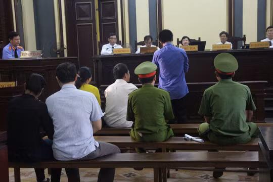 Vụ án nam sinh lớp 9 Nguyễn Phạm Quốc B. sát hại bạn được đưa ra xét xử.