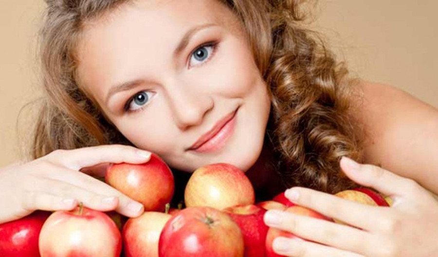 Đắp mặt nạ táo thường xuyên sẽ giúp hạn chế nếp nhăn, lấy lại vẻ tươi trẻ rạng ngời, xóa tan dấu hiệu tuổi tác