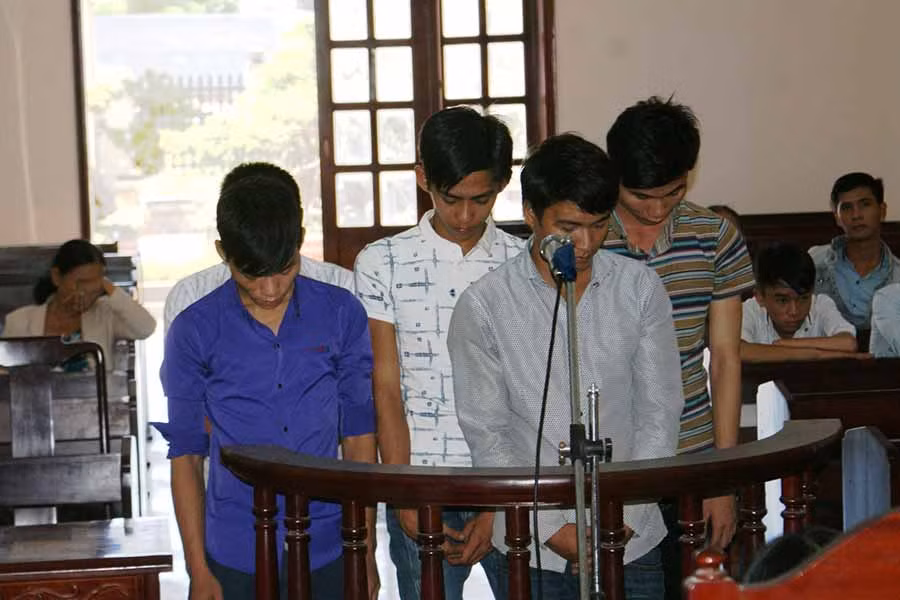  Các bị cáo tại phiên tòa xét xử sơ thẩm. Ảnh: Thi Phú