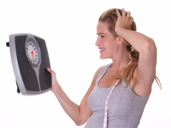 Giảm cân: Trong me chứa nhiều hydroxycitric acid (HCA) có tác dụng làm chậm quá trình sản sinh chất béo trong cơ thể. Hơn nữa, ăn me có thể làm giảm cơn thèm ăn, tránh tăng cân. (Ảnh KT).