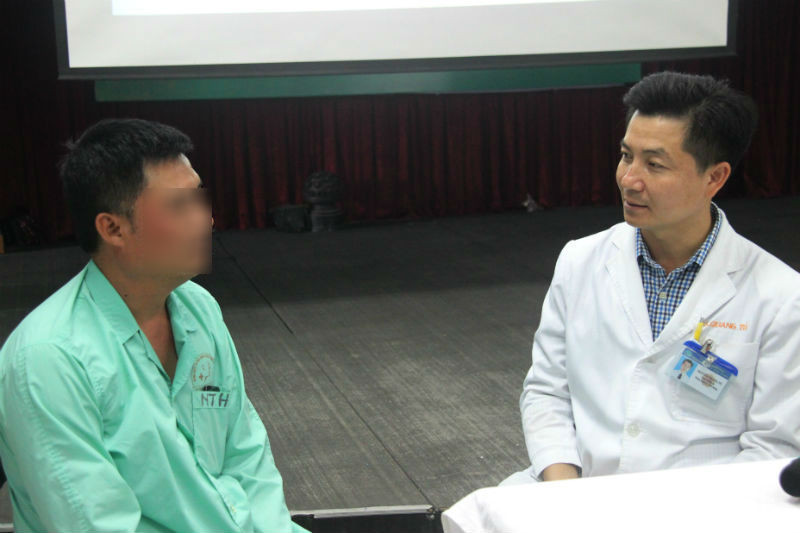 Bản thân người bệnh không hề nghĩ tới hàng răng giả đã rơi vào thanh môn