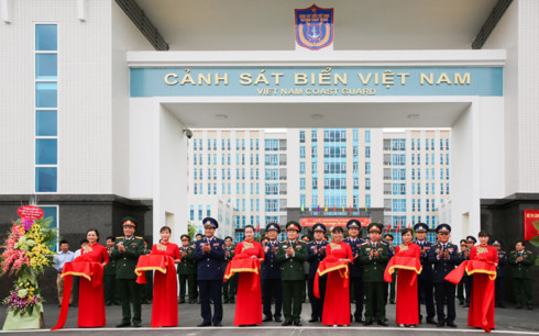 Cắt băng khánh thành trụ sở mới của Bộ Tư lệnh Cảnh sát biển Việt Nam. Cắt băng khánh thành trụ sở mới của Bộ Tư lệnh Cảnh sát biển Việt Nam.