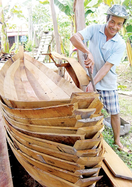  Lũ về nhiều, giúp nghề đóng xuồng ghe ở An Giang, Đồng Tháp… sản xuất nhộp nhịp