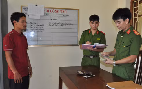  Đối tượng Hoa Văn Thám tại cơ quan công an.