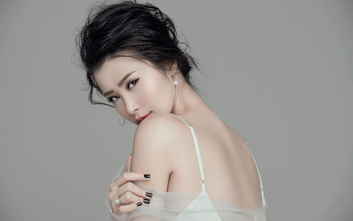 Sau Noo Phước Thịnh, Đông Nhi là đại diện chính thức của Việt Nam tham gia biểu diễn và giao lưu tại sân khấu “Asia Song Festival 2017” cùng những tên tuổi lớn của Hàn Quốc như: Tae Yeon (SNSD), EXO, Mamamoo... và loạt nghệ sĩ đến từ các nước châu Á.