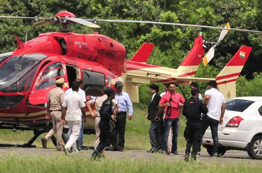 Thẩm phán Jagdeep Singh đến nơi tuyên án bằng trực thăng. Ảnh: HINDUSTAN TIMES Thẩm phán Jagdeep Singh đến nơi tuyên án bằng trực thăng. Ảnh: HINDUSTAN TIMES