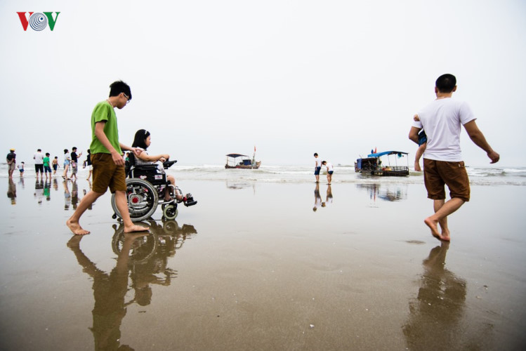  Khu cảnh bình yên trên bãi biển Hải Hòa.