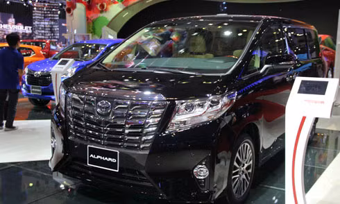 Toyota Alphard tại triển lãm VMS 2017. Mẫu MPV hạng sang lần đầu tiên được phân phối chính hãng. Toyota Alphard tại triển lãm VMS 2017. Mẫu MPV hạng sang lần đầu tiên được phân phối chính hãng.