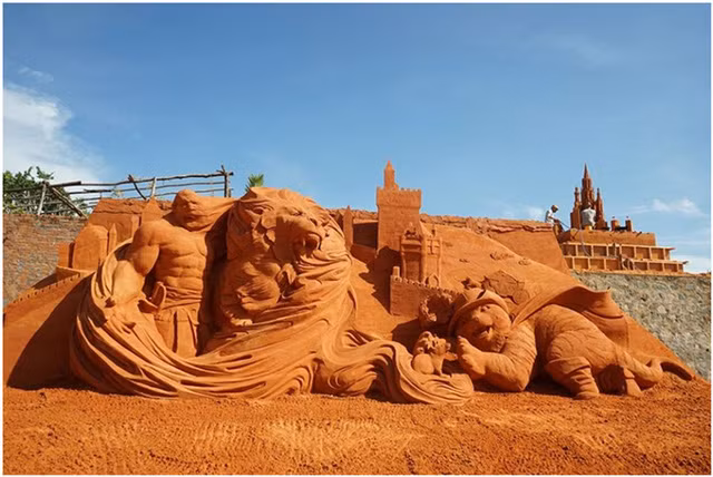 Sự kì diệu của cát đỏ Phan Thiết và độ tinh xảo tuyệt vời của tượng cát tại Forgotten Land rất đáng để người trẻ dành thời gian khám phá