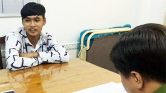 Nghi phạm Đào Hu Nhỏ tại Cơ quan CSĐT (ảnh công an cung cấp) Nghi phạm Đào Hu Nhỏ tại Cơ quan CSĐT (ảnh công an cung cấp)