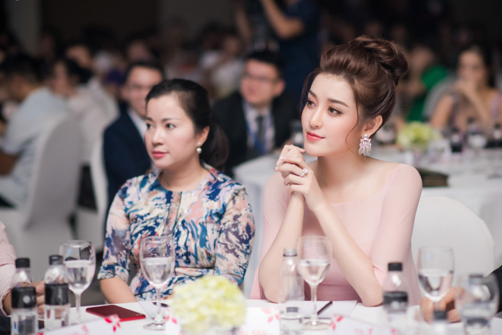 Cuộc thi Hoa hậu Hòa bình sẽ diễn ra vào tháng 10 tới tại Việt Nam. Cuộc thi Hoa hậu Hòa bình sẽ diễn ra vào tháng 10 tới tại Việt Nam.