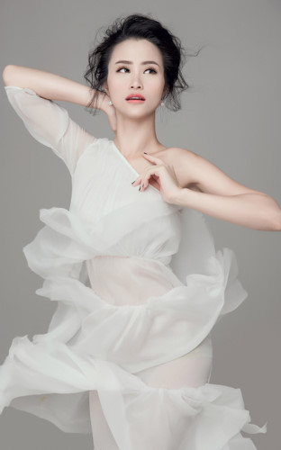 Những thành công lớn của Đông Nhi với loạt giải thưởng danh giá tại thị trường âm nhạc trong nước và cả Quốc tế như: MAMA 2015, EMA 2016... đã để lại ấn tượng mạnh cho những người tổ chức sự kiện Asia Song Festival.