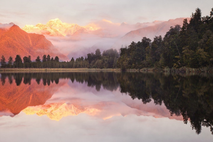 Hồ Matheson, New Zealand. Kỳ quan tự nhiên này còn được gọi là hồ Gương, hãy nhìn ảnh thì rõ!