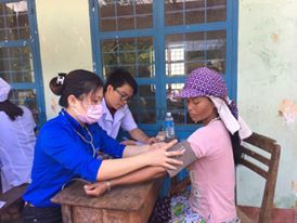  Khám bệnh miễn phí. Ảnh: Nguyễn Hiền