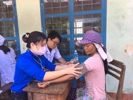 Khám bệnh miễn phí. Ảnh: Nguyễn Hiền Khám bệnh miễn phí. Ảnh: Nguyễn Hiền