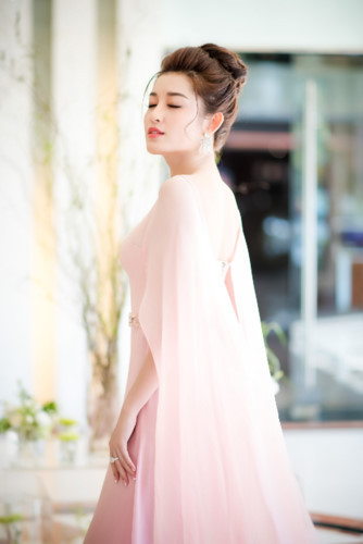 Á hậu tiết lộ cô nhận được sự hỗ trợ vô cùng nhiệt tình của các nhà thiết kế trong nước như: Lê Thanh Hoà, Joli Poli, Đỗ Long, Lâm Gia Khang, Adrian Anh Tuấn… Á hậu tiết lộ cô nhận được sự hỗ trợ vô cùng nhiệt tình của các nhà thiết kế trong nước như: Lê Thanh Hoà, Joli Poli, Đỗ Long, Lâm Gia Khang, Adrian Anh Tuấn…