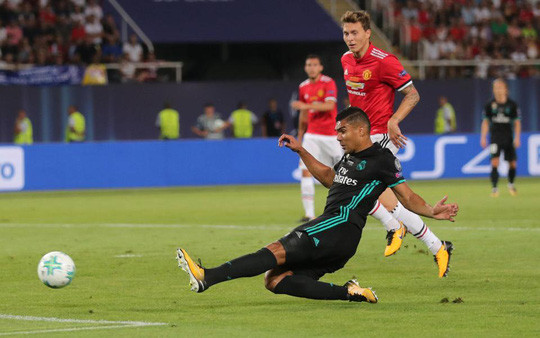 Casemiro bị HLV Mourinho tố việt vị khi ghi bàn